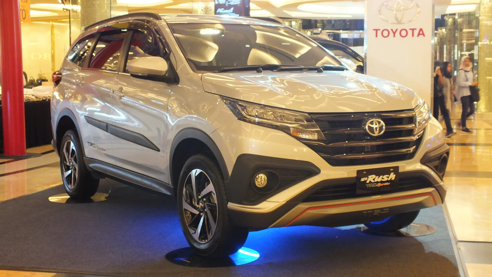 Toyota Rush — SUV 7 penumpang (contoh model TRD F800)